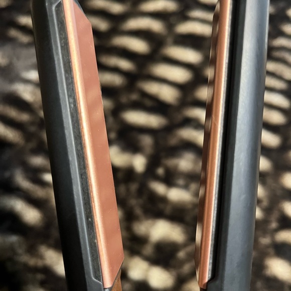 1” ceramic flat iron - Picture 6 of 6